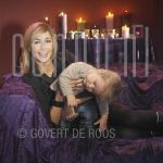 18-12-2003 Wendy van Dijk and son Sem on location in Hilversum.

[keywords]Posed, Eyecontact, Smiling, Candles, Sofa, TV presentator[/keywords]